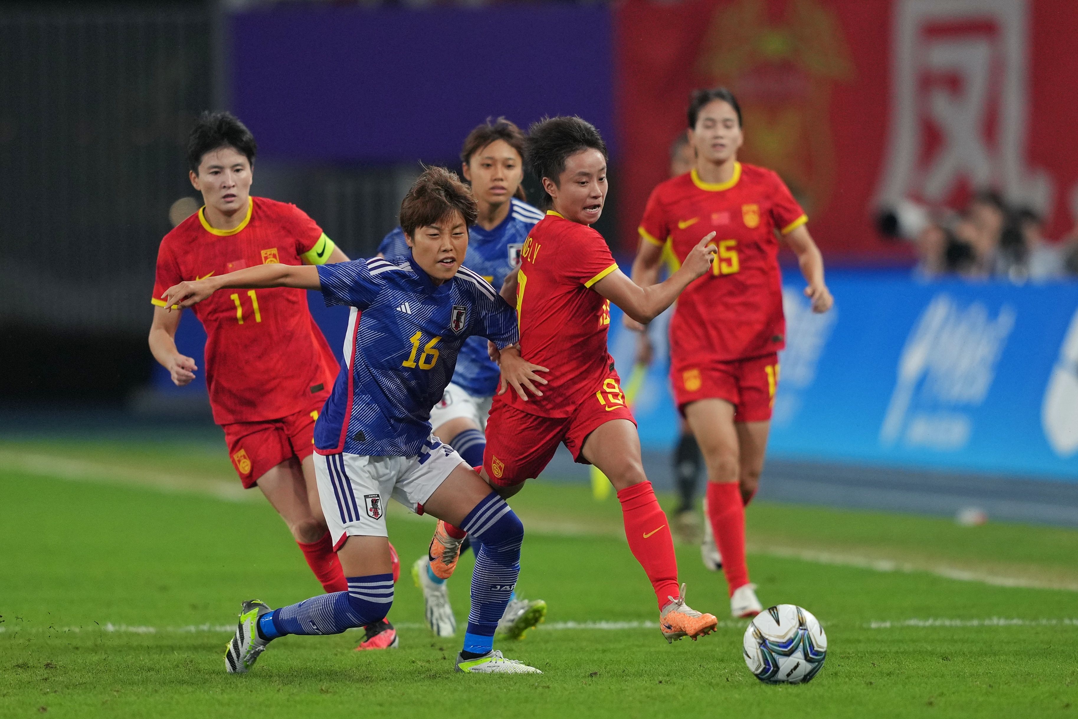 女足国家队教练组调整阵容，冲刺比赛